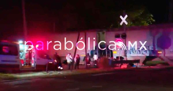 Reportan fuera de peligro al Polic&iacute;a auxiliar arrollado por el tren en su patrulla&nbsp;