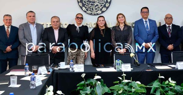 Firman INE y FGE convenio en materia de Identificación Humana