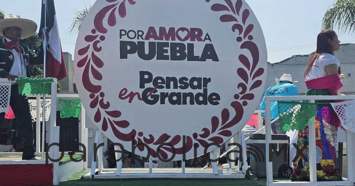 Acompa&ntilde;a gobierno de Puebla a migrantes en Fiestas Patrias en EU