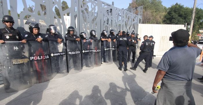 Vive nueva sede del Congreso episodio bizarro con protesta