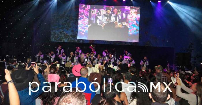 En Paris, triunfa la banda El Recodo