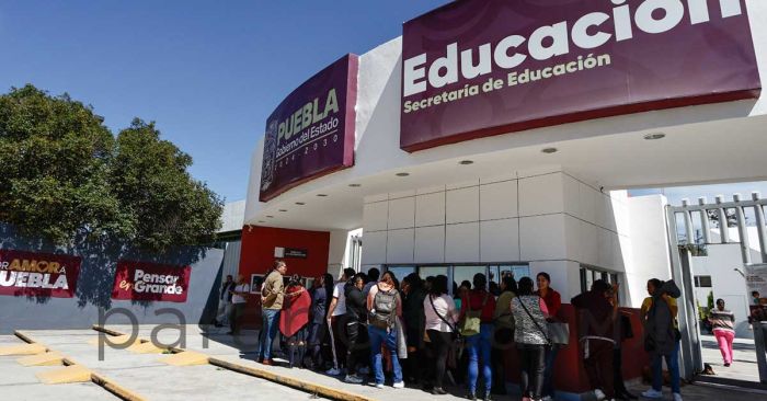 Naufraga proyecto educativo de Salinas Pliego en Puebla