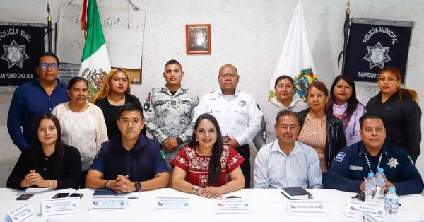 Mantiene Tonantzin Fernández mesas de trabajo con 13 juntas auxiliares y 8 barrios
