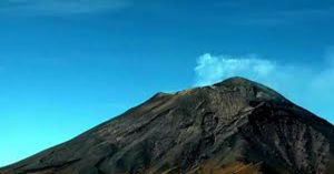 Registra el Popocatépetl 46 exhalaciones y 648 minutos de tremor