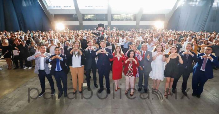 Celebra Armenta bodas comunitarias en Centro Expositor