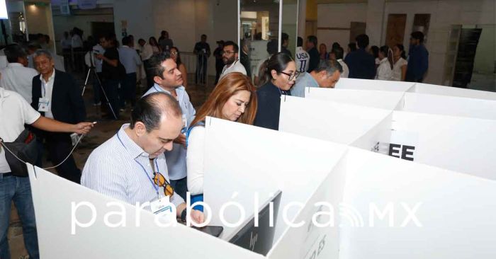 Relanzan al PAN; exhiben división en Puebla
