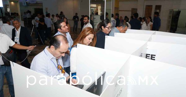 Relanzan al PAN; exhiben división en Puebla
