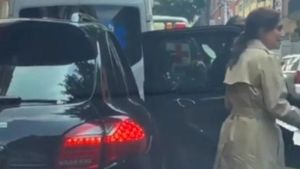 La traici&oacute;n a la Patria viaja en Porsche de 1.5 millones