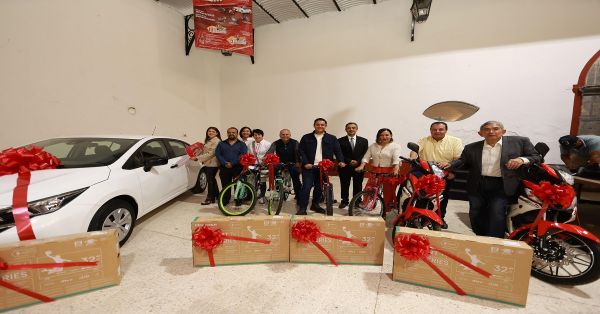 Premian a ganadoras del Sorteo Predial 2025: Bety Sánchez