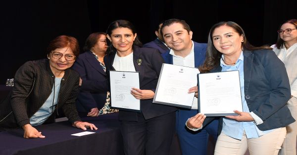 Entregan 291 definitividades a personal docente de la BUAP