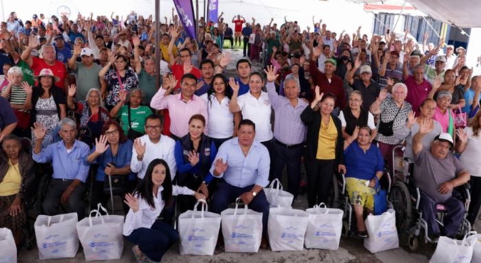 Continúa Lupita Cuautle con entrega de apoyos alimentarios