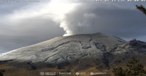 Registra Popocatépetl 54 exhalaciones y 728 minutos de tremor