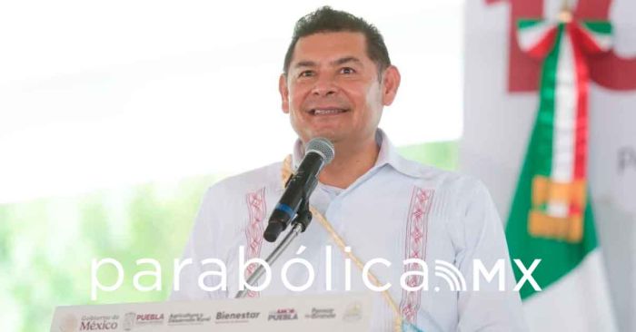 Realiza Armenta gira en la Sierra Norte