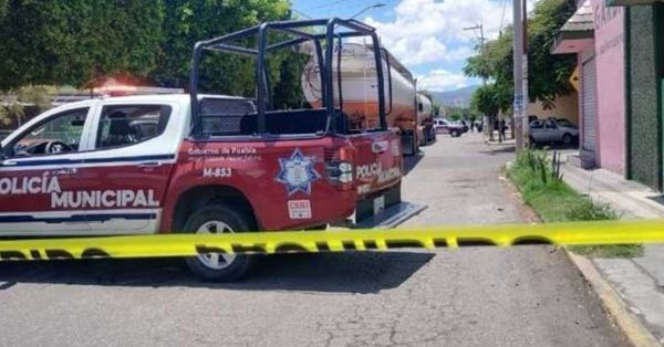 Muere hombre en Tehuacán; hirió a su pareja y recibió un balazo de un policía