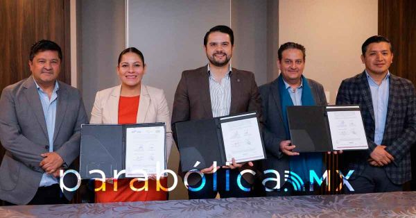 Firma Lupita Cuautle convenio de colaboraci&oacute;n con la Canacintra Puebla