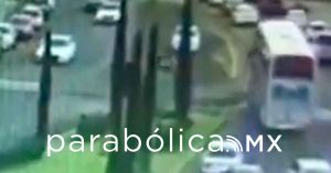 Arrolla tren de a carga a autobús de pasajeros en Edomex; deja 9 fallecidos