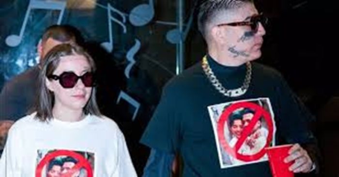 Luce Dani Flow camiseta burlándose de Christian Nodal y Ángela Aguilar