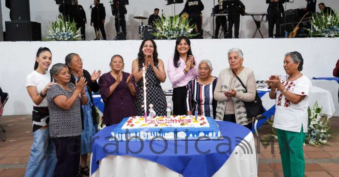 Celebra Lupita Cuautle a Personas Adultas Mayores en su día