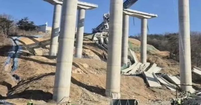 Hay tres muertos por el desplome de un puente en construcción en Corea del Sur