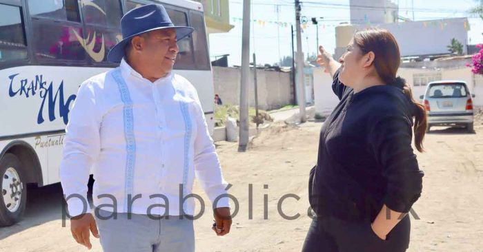 Supervisa Severiano de la Rosa adoquinamiento en barrio de San Antonio