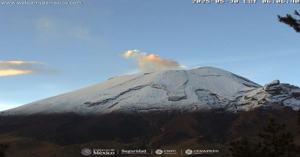 Amanece Popocatépetl con más de 70 exhalaciones