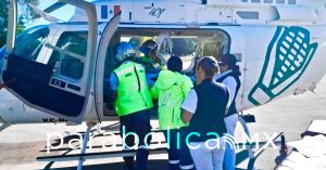 Coordina SUMA traslado aéreo de adolescente con dengue desde Huauchinango