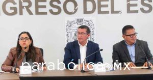 Avanza la concesi&oacute;n de parabuses, confirma Lupita Vargas