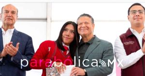 Entrega Julio Menchaca 10 mil tabletas a estudiantes de nivel medio superior en Hidalgo