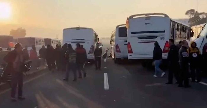 Acuerdan reforzar operativos en la México-Puebla tras bloqueo: Segob
