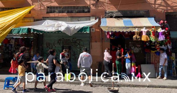 Chocan ambulantes con personal de Vía Pública en el Centro Histórico
