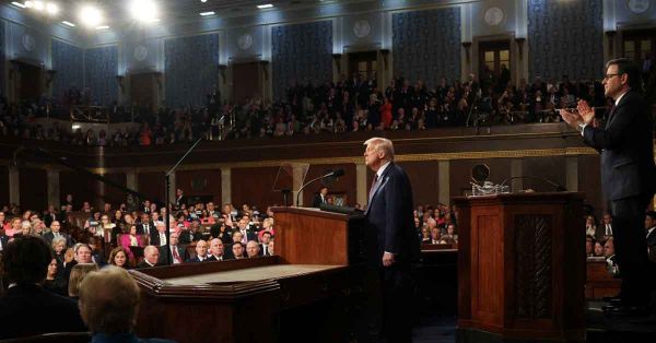 "Es tiempo de usar aranceles contra otros pa&iacute;ses": Trump