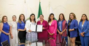 Firma Lupita Cuautle convenio con Mujeres Jefas de Empresa