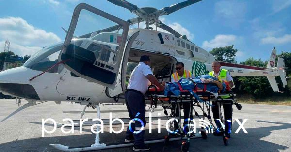 Traslada Gobierno estatal a la capital a mujer de Huauchinango con complicaciones en embarazo