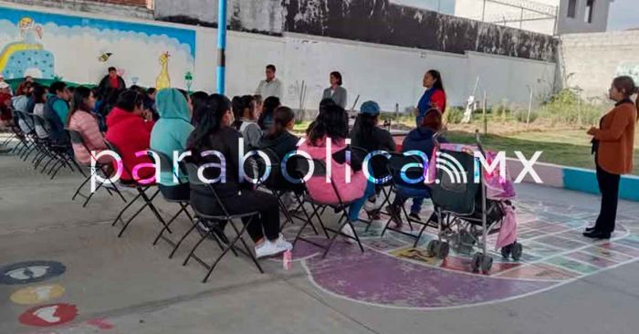 Imparte DIF de Cuautlancingo plática para fortalecer la educación en el municipio