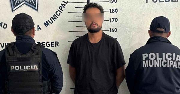 Frustran robo a comercio en Momoxpan