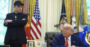 Amaga Donald Trump con deportar a Elon Musk