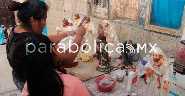 Mantiene Do&ntilde;a Claudia viva la tradici&oacute;n de los nacimientos en Amozoc de Mota