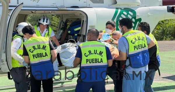 Trasladan v&iacute;a a&eacute;rea a joven con quemaduras de Acatl&aacute;n de Osorio a la capital