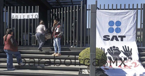 Se une Puebla al paro del SAT