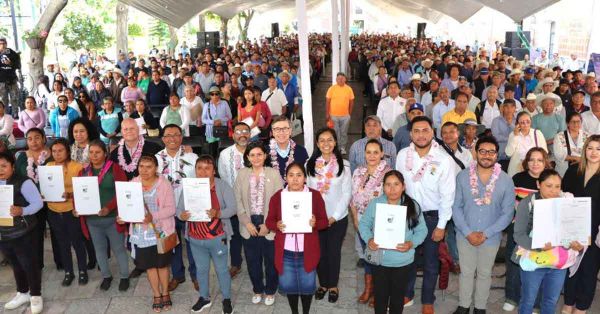 Entrega Ariadna Ayala t&iacute;tulos de propiedad a mujeres ejidatarias de Atlixco