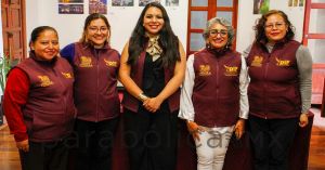 Entrega Tonantzin Fern&aacute;ndez uniformes a personal del DIF Municipal