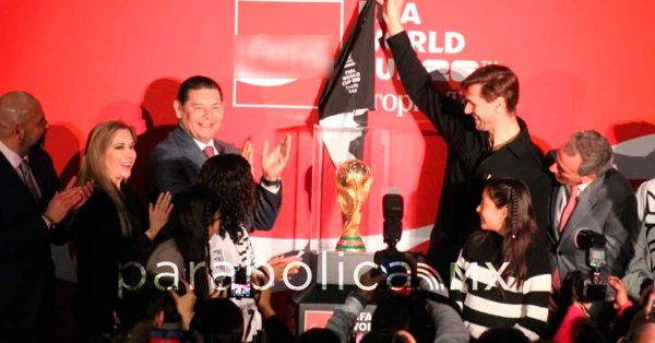 Recibe Puebla distinci&oacute;n de FIFA