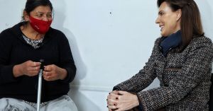 Ayuda DIF Puebla Capital a persona en situaci&oacute;n de calle con curaciones e insulinizaci&oacute;n