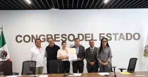 Analizan temas relacionados con el juicio pol&iacute;tico y la declaraci&oacute;n de procedencia