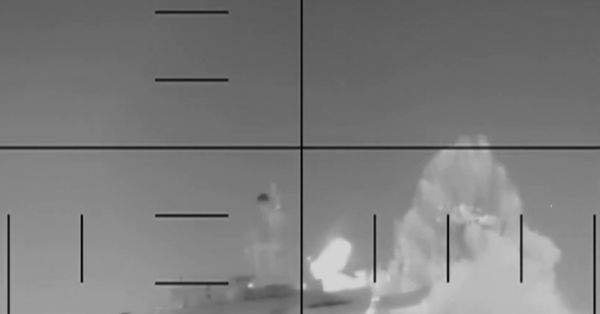 Hunde Estados Unidos nav&iacute;o iran&iacute; con torpedo