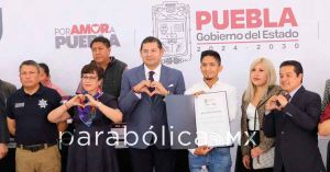 Reconoce Armenta y le otorga una beca al boxeador Emmanuel &ldquo;El Tigre&rdquo; Arellano