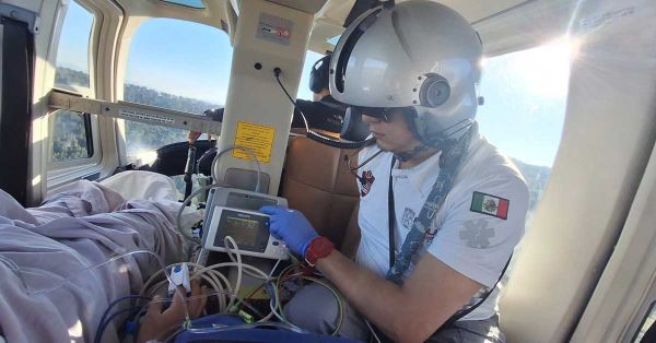 Realizan traslado a&eacute;reo de mujer embarazada desde Huauchinango