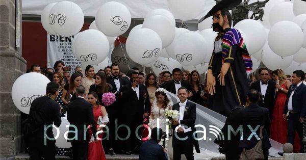 La boda, el libro y un desplazamiento en la 4T, desde Puebla