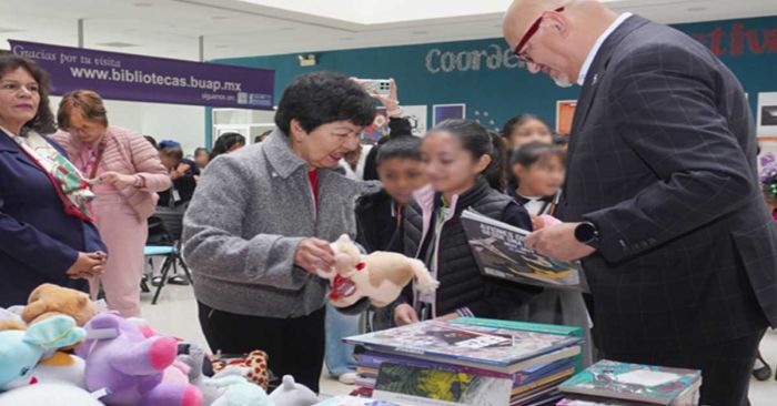Participa Lilia Cedillo en la campa&ntilde;a &ldquo;Regala una sonrisa&rdquo;