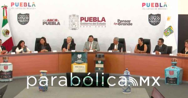 Encabeza Armenta la firma de convenio UDLAP-SEP